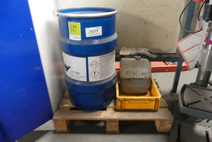 1x Fass G22 mit Zubehör Umfang: Palette mit Inhalt